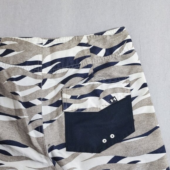 Under Armour board shorts men's sz 30 grey colour wave pattern summer swim wear - Picture 4 of 12